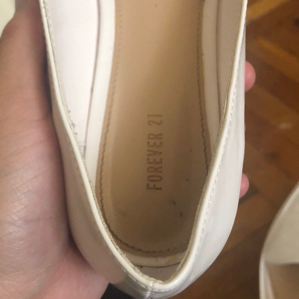 White flats - Picture 3 of 4